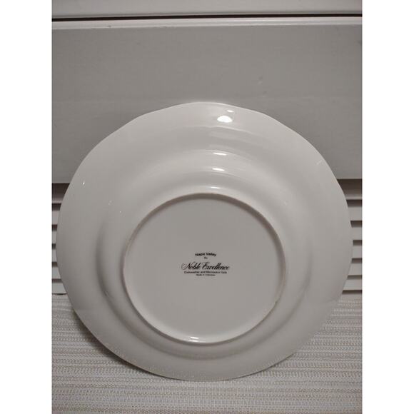 Noble Excellence Napa Valley Fruit Design Porcelain 10.75" Dinner Plate - Picture 3 of 10